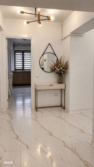 Apartament cu 3 camere decomandat în Exterior Vest