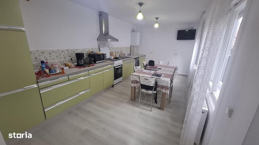 Casă cu 4 camere cu Teren 1088 Mp în Central