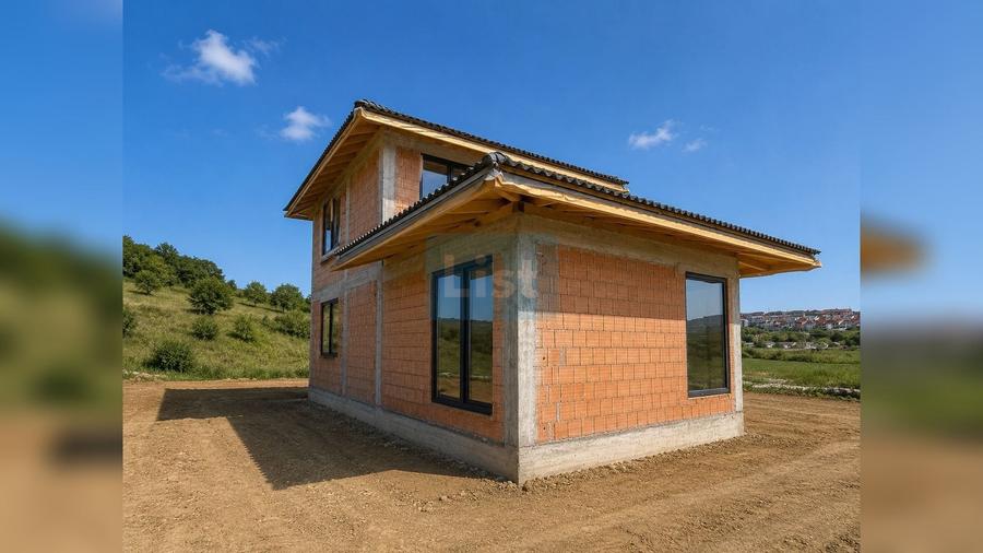 Casă cu 4 camere cu Teren 600 Mp în Baciu
