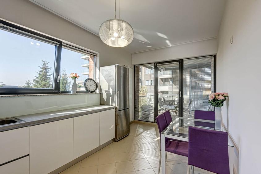 Apartament cu 4 camere decomandat, mobilat în Herăstrău
