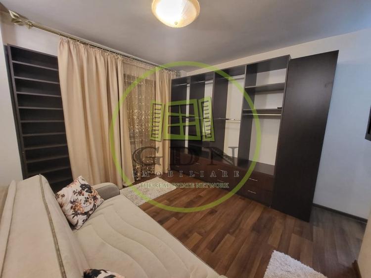 Apartament cu 3 camere, mobilat în Craiovița Nouă
