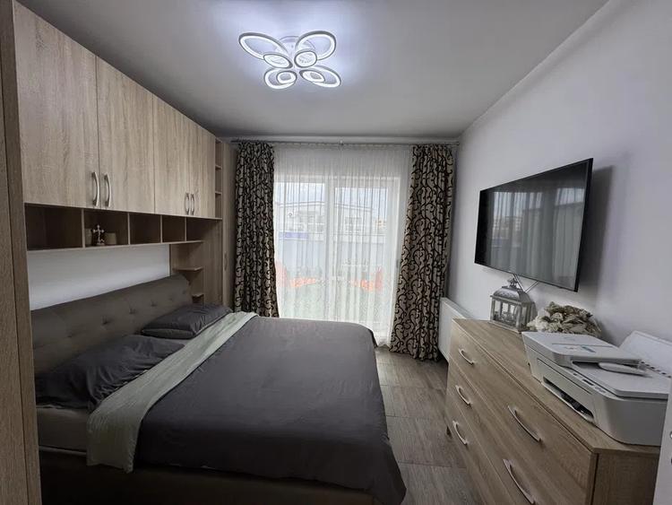 Apartament cu 3 camere semidecomandat, mobilat în Florești