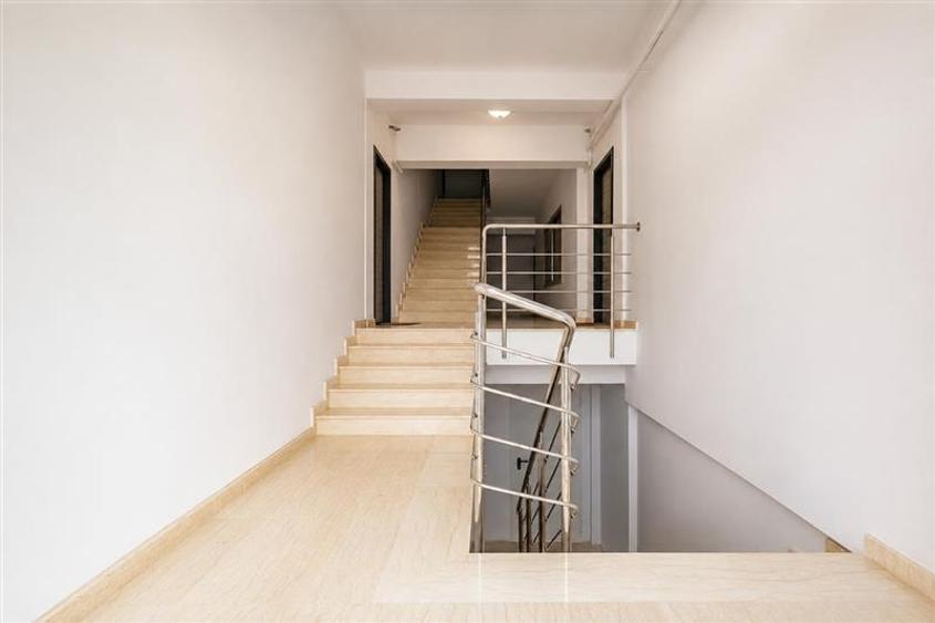 Apartament cu 2 camere decomandat, mobilat în Tractorul