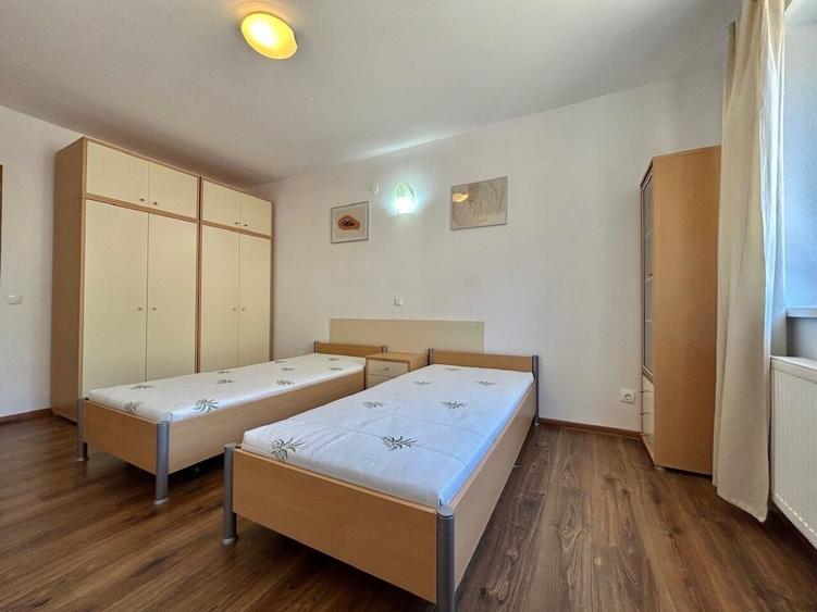 Duplex cu 5 camere cu Canalizare în Iancu Nicolae