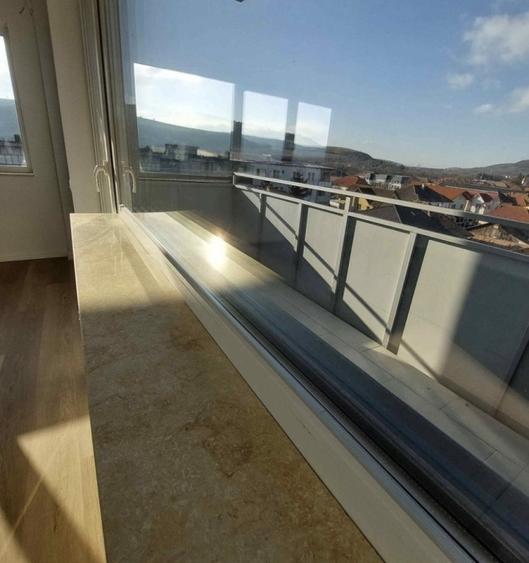 Apartament cu 3 camere semidecomandat în Baciu