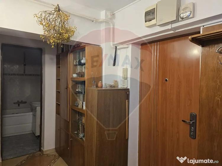 Apartament cu 2 camere decomandat în Central