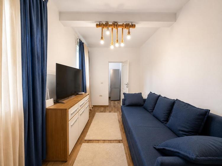 Apartament cu 2 camere semidecomandat, mobilat în P-ța Victoriei