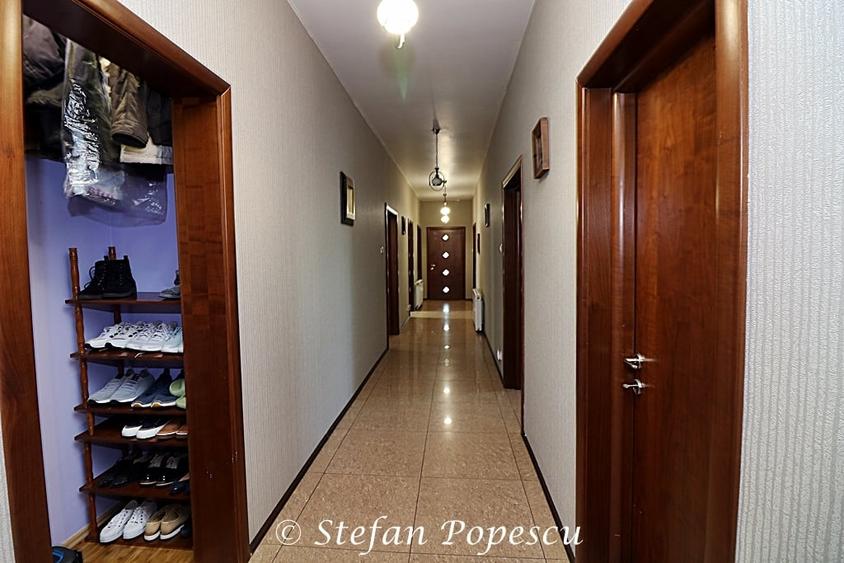 Casă cu 5 camere cu Piscina în Izvorani
