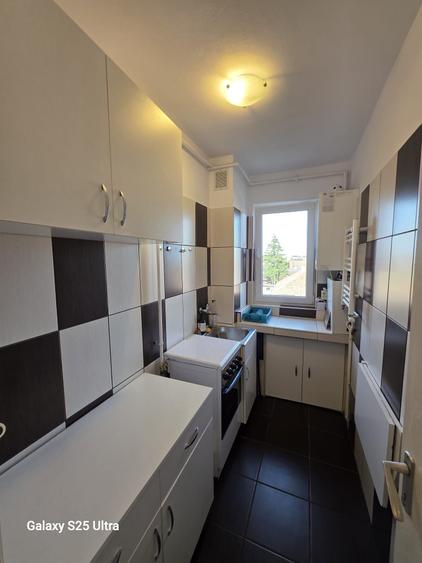 Apartament cu 2 camere semidecomandat în Florilor