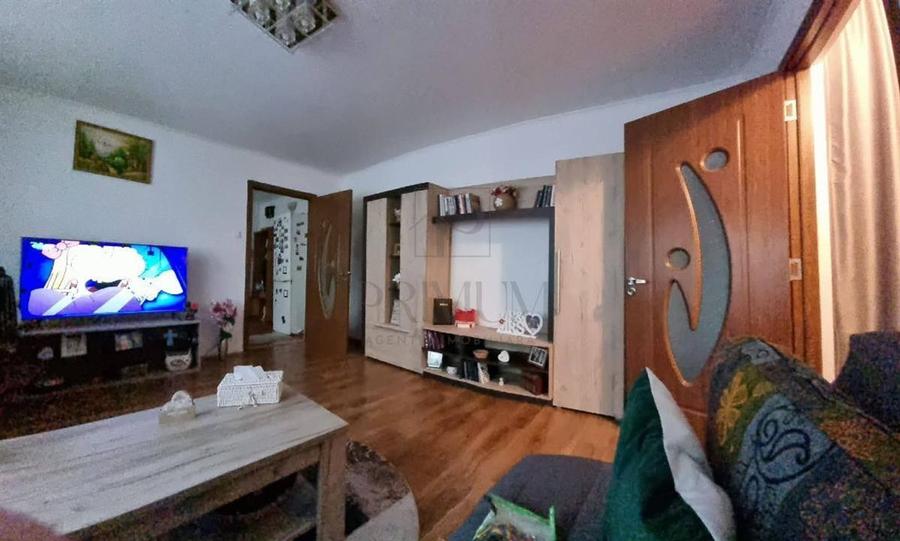 Apartament cu 2 camere semidecomandat, mobilat în Soarelui