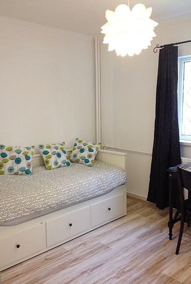 Apartament cu 3 camere semidecomandat în Tineretului