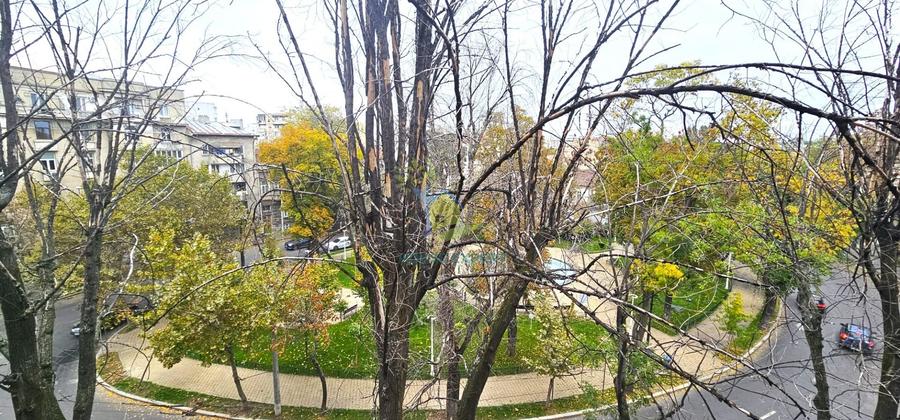 Apartament cu 5 camere decomandat, mobilat în Pache Protopopescu