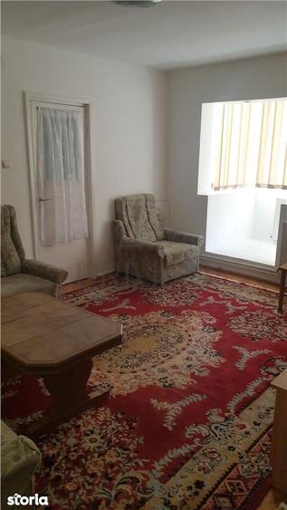 Apartament cu 3 camere semidecomandat, mobilat în Circumvalațiunii