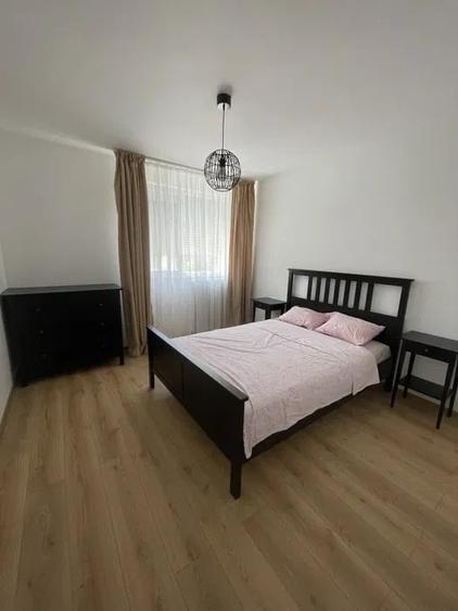 Apartament cu 4 camere decomandat, mobilat în Arcul de Triumf