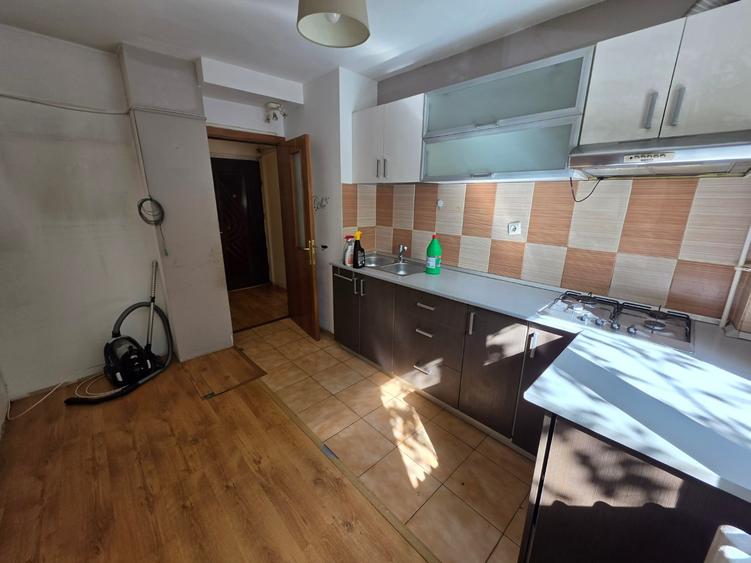 Apartament cu 2 camere decomandat în Titan