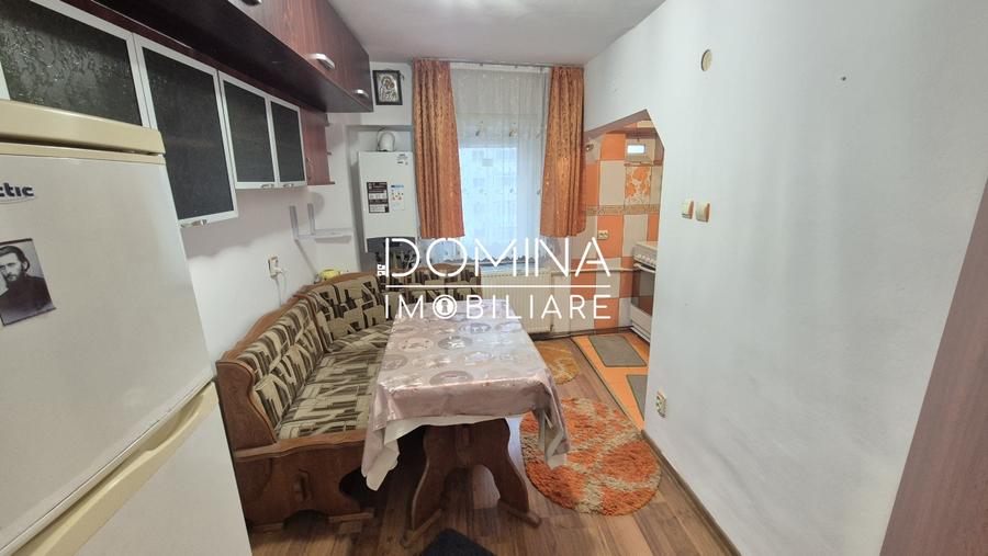 Apartament cu 4 camere decomandat, mobilat în Central