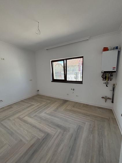 Casă individuală cu 4 camere cu Canalizare în Dâmbovița