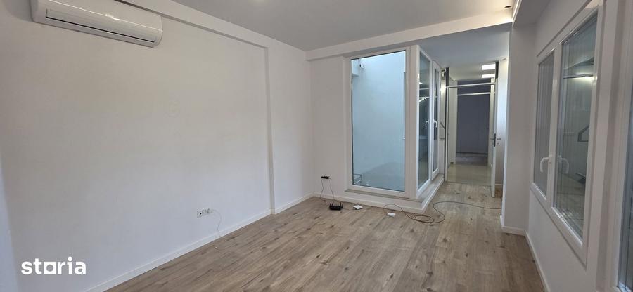 Casă cu 6 camere cu Teren 180 Mp în Grivița