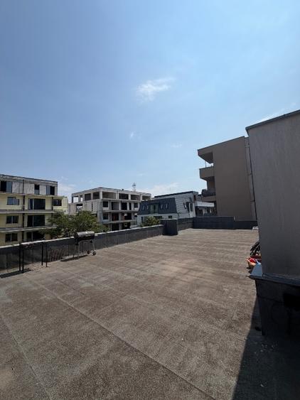 Apartament cu 5 camere nedecomandat în Herăstrău