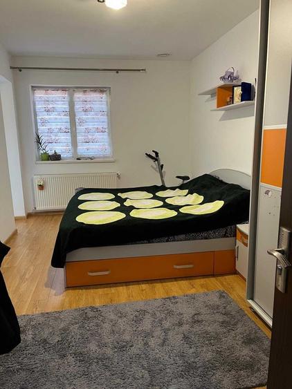 Apartament cu 4 camere decomandat în Sânpetru