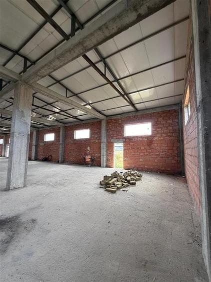 Spațiu industrial, de 596 mp, în Lețcani