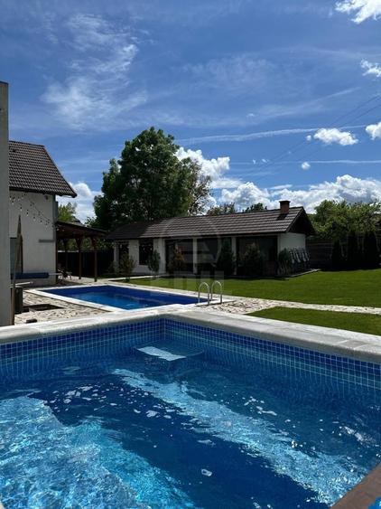 Casă individuală cu 12 camere cu Piscina în Băișoara