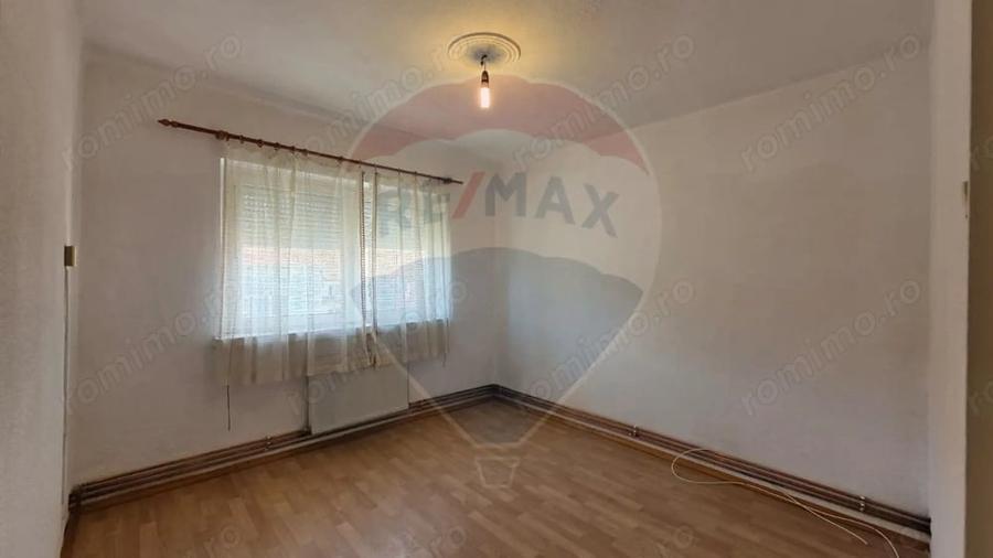 Apartament cu 2 camere decomandat în Vitrometan