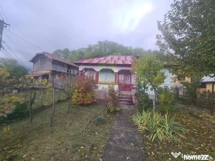 Casă cu 3 camere cu Teren 3410 Mp în Aluniș