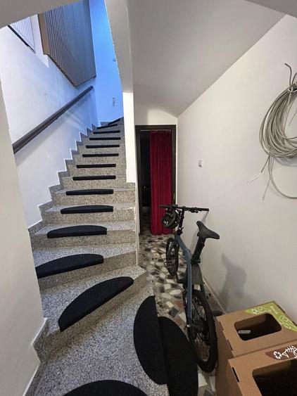 Apartament cu 5 camere decomandat, mobilat în Gara de Nord