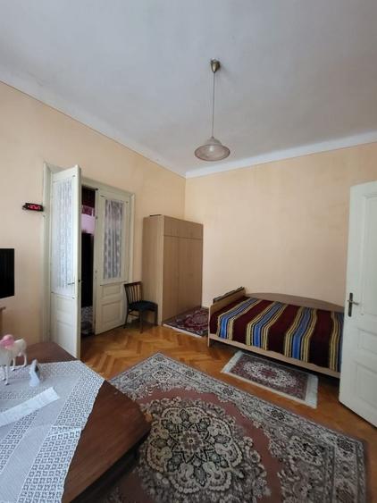 Casă individuală cu 6 camere cu Canalizare în Central