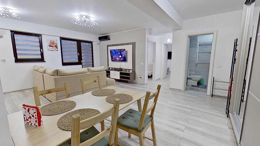 Apartament cu 3 camere semidecomandat în Dămăroaia