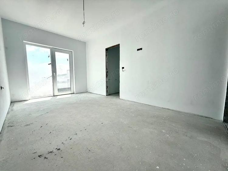 Casă cu 5 camere cu Teren 360 Mp în Urseni