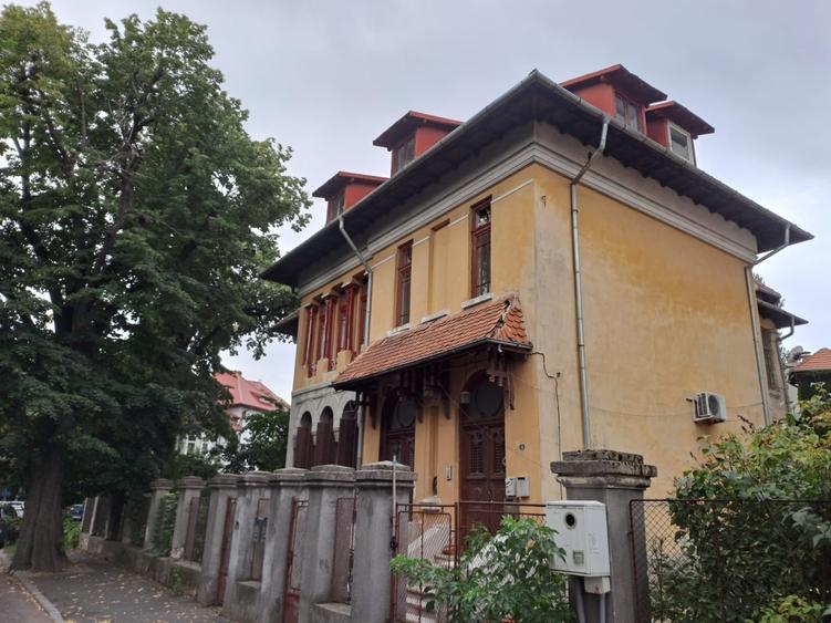 Apartament cu 9 camere circular în Cotroceni