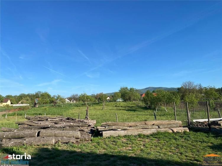 Casă cu 6 camere cu Teren 923 Mp în Târnova