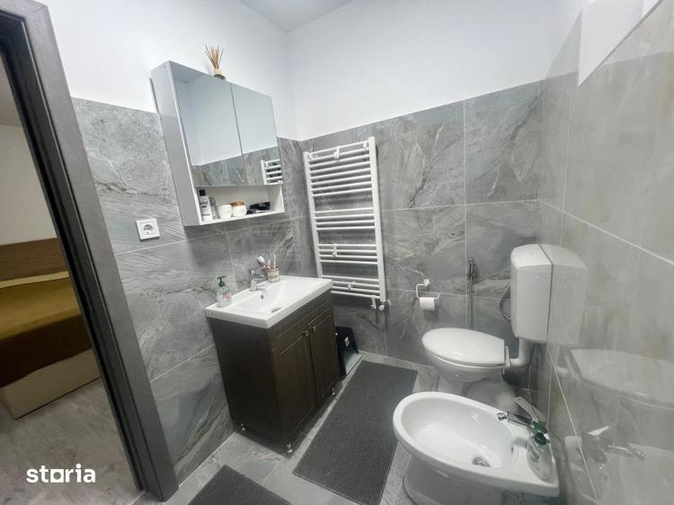 Casă cu 3 camere cu Canalizare în Central