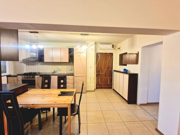 Apartament cu 3 camere semidecomandat, mobilat în Aradului