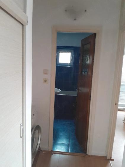 Apartament cu 3 camere nedecomandat în Calea București
