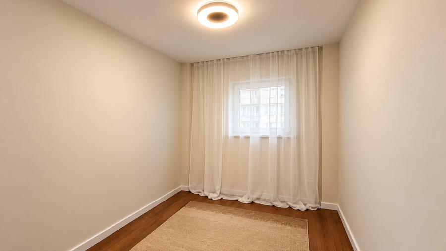 Apartament cu 3 camere decomandat, mobilat în Județean