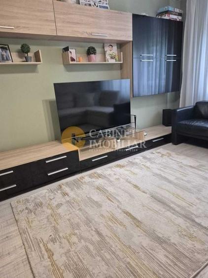 Apartament cu 3 camere decomandat în Nicolina