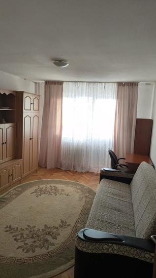 Apartament cu 3 camere semidecomandat în Dosu Bricii