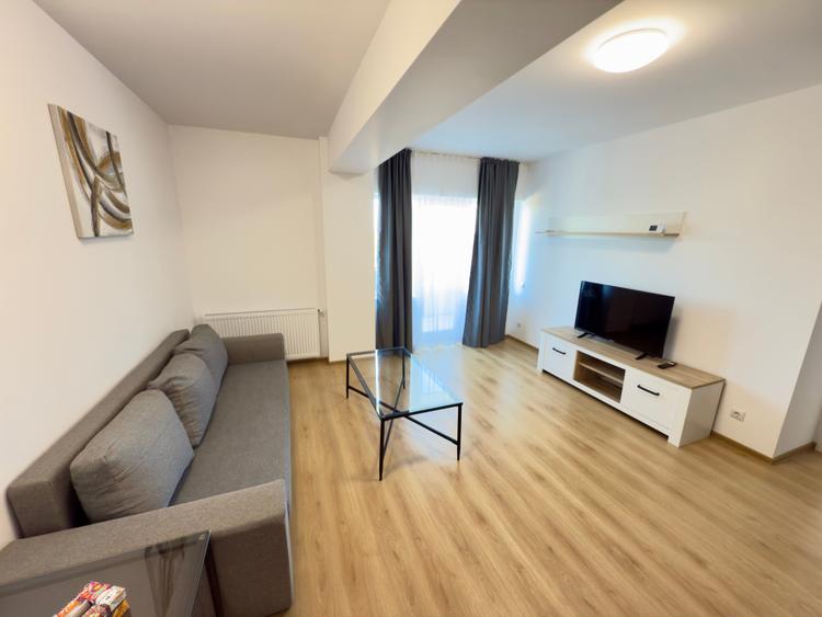 Apartament cu 3 camere semidecomandat, mobilat în Unirii