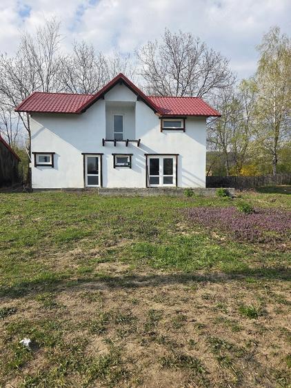 Casă cu 4 camere cu Teren 460 Mp în Brebu