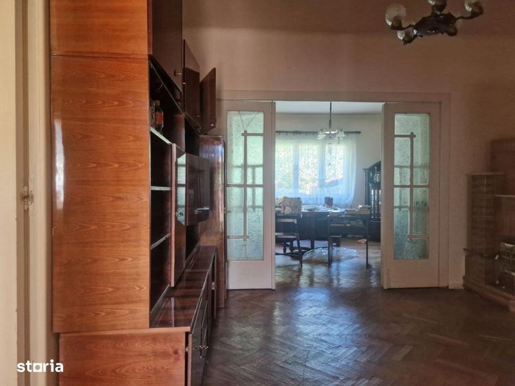 Casă cu 3 camere decomandat în Central