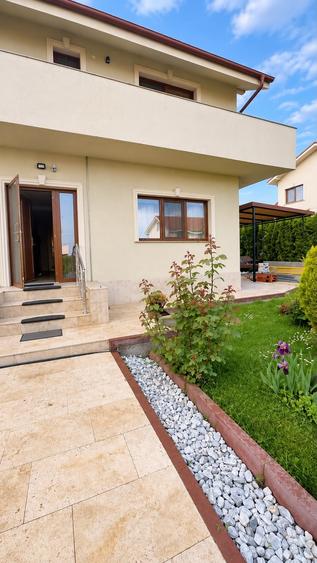 Casă cu 4 camere cu Teren 350 Mp în Lumina