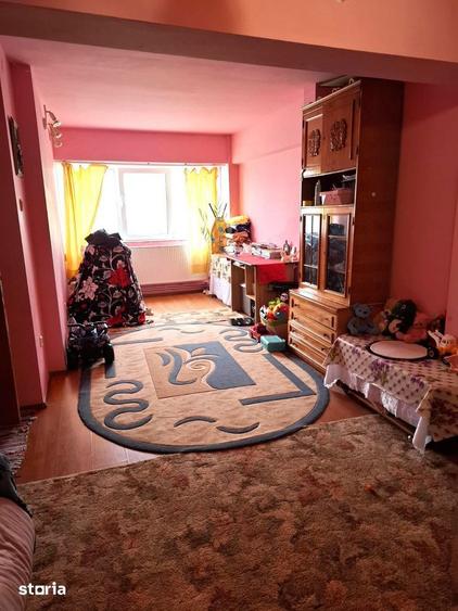 Apartament cu 2 camere decomandat în Broșteni