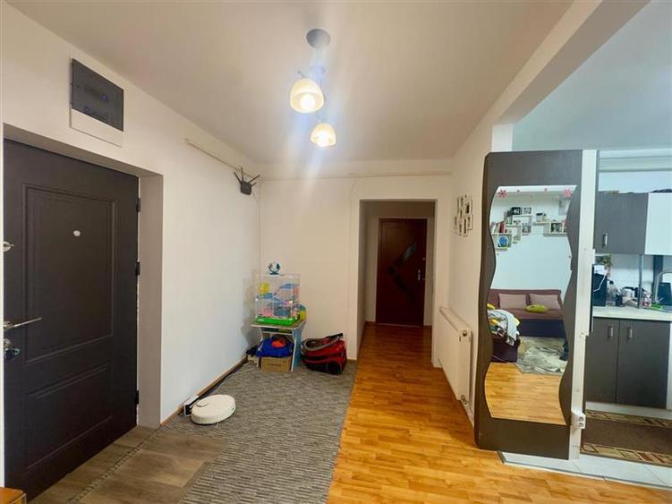 Apartament cu 3 camere decomandat în Tătărași