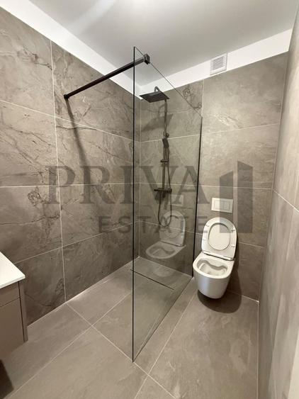 Apartament cu 3 camere semidecomandat în Torontalului