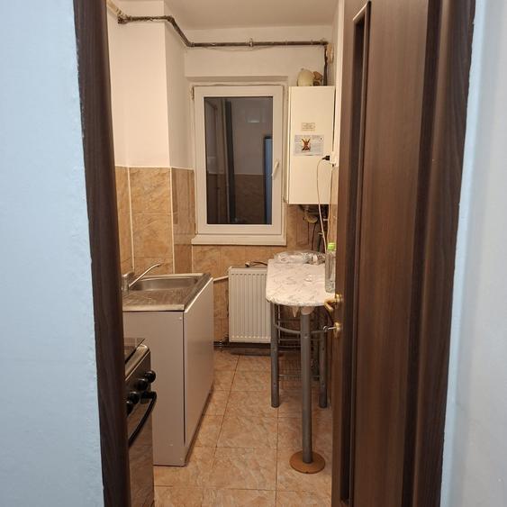 Apartament cu 2 camere semidecomandat în Florilor