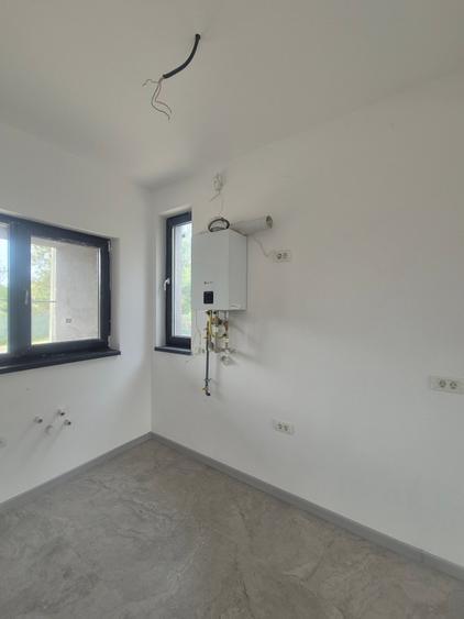 Casa 5 Camere,  Curte, Loc de Parcare,Terasa Circulabila - 1