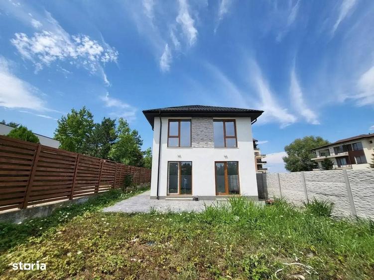 Casă cu 4 camere în Ostratu